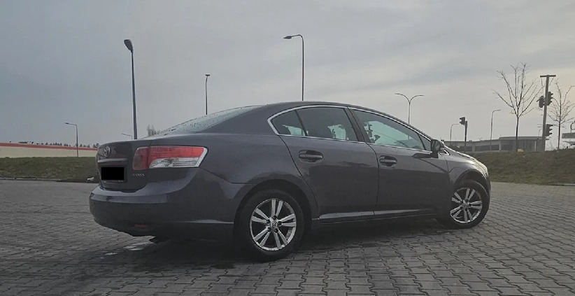 Toyota Avensis cena 25678 przebieg: 251000, rok produkcji 2011 z Gdańsk małe 22